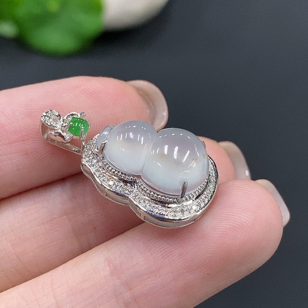 Jadeite Gourd Pendant 18k Gold Total Weight 3.08g