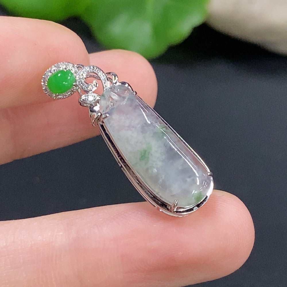 Jadeite auspicious gourd pendant with 18K gold and diamond accents, lightweight necklace featuring elegant craftsmanship.