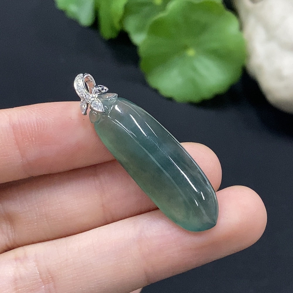 Huiliu Jadeite Blessing Melon pendant with diamond accents, featuring intricate carved jade design and polished finish.