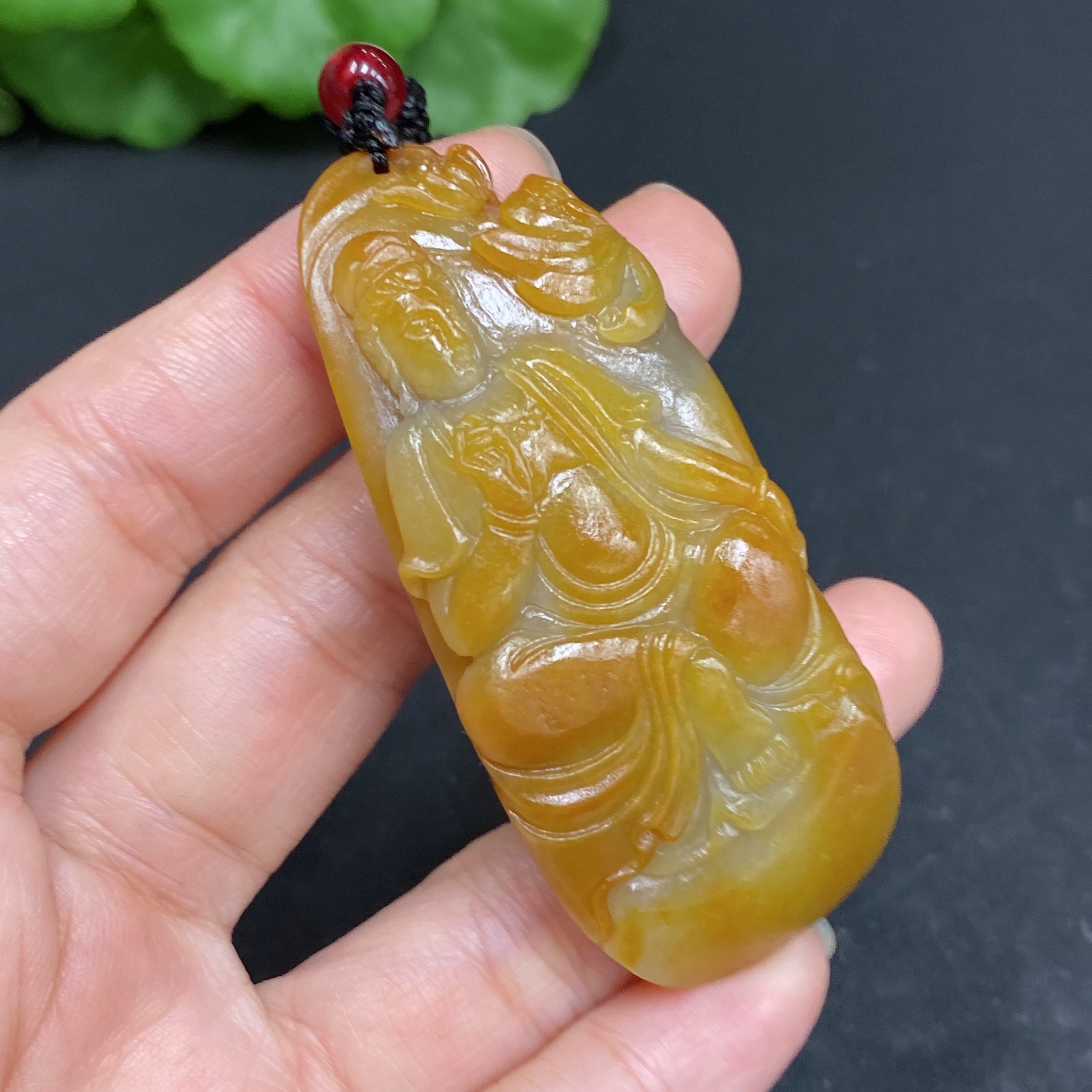 하티안 옥 관음 펜던트, 총 중량 (끈 포함) 32.2g, 피부색 미확인 원인