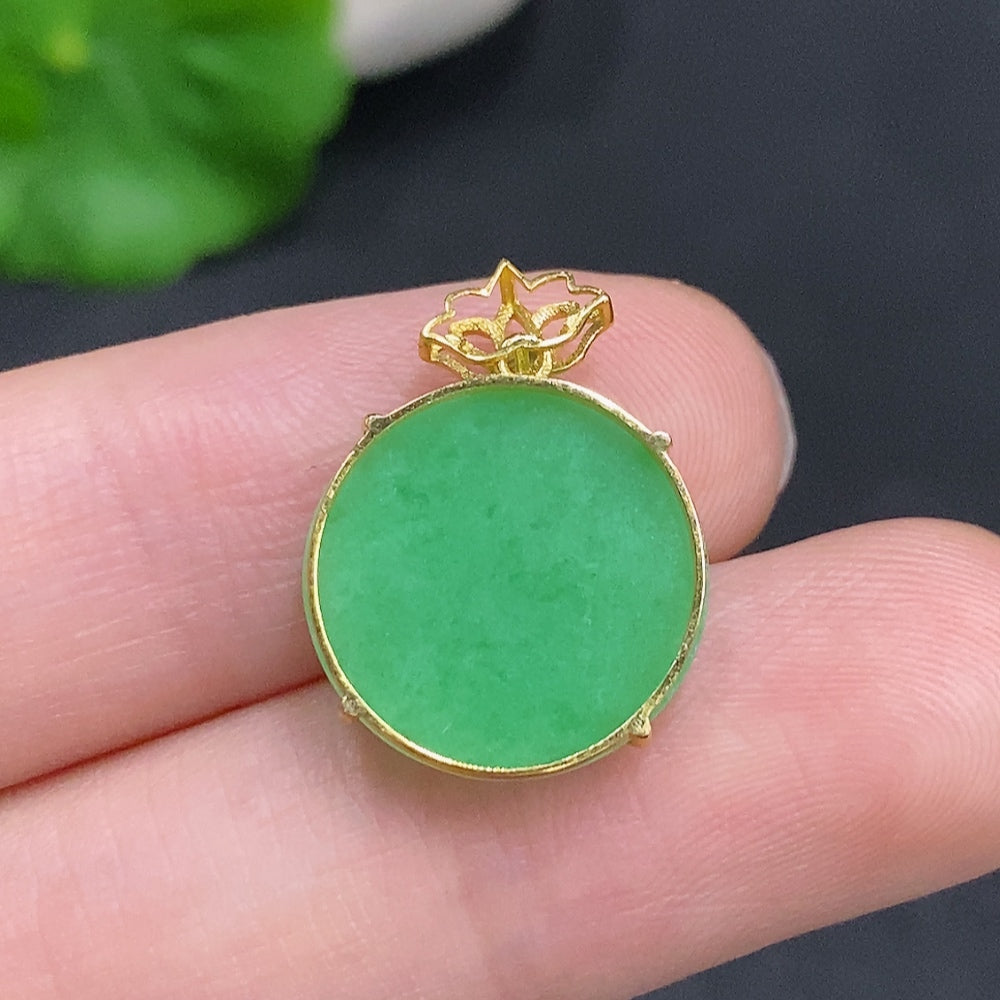 Jadeite Plain Pendant with 18K Gold Mount, Total Weight Approx. 1.5g