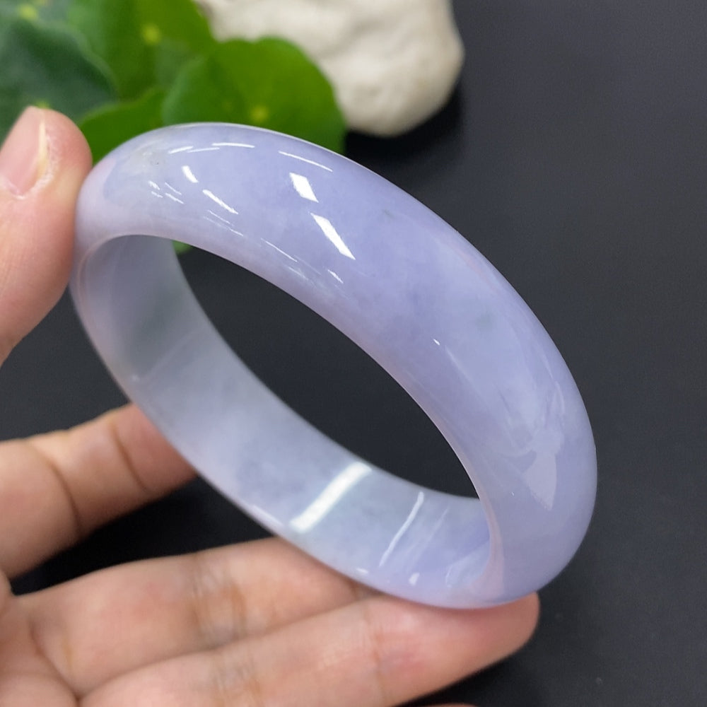 Jadeite round bangle in size 60.2 with a total weight of 71.3g, featuring smooth, polished jadeite surface and rich green color.