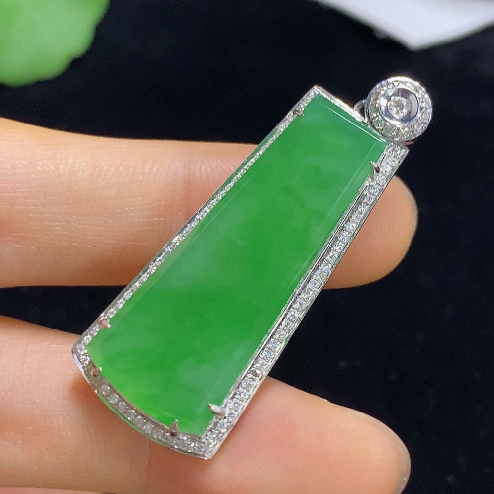 Jadeite Plain Pendant inlay pendant 18k with diamond, total weight about 10g