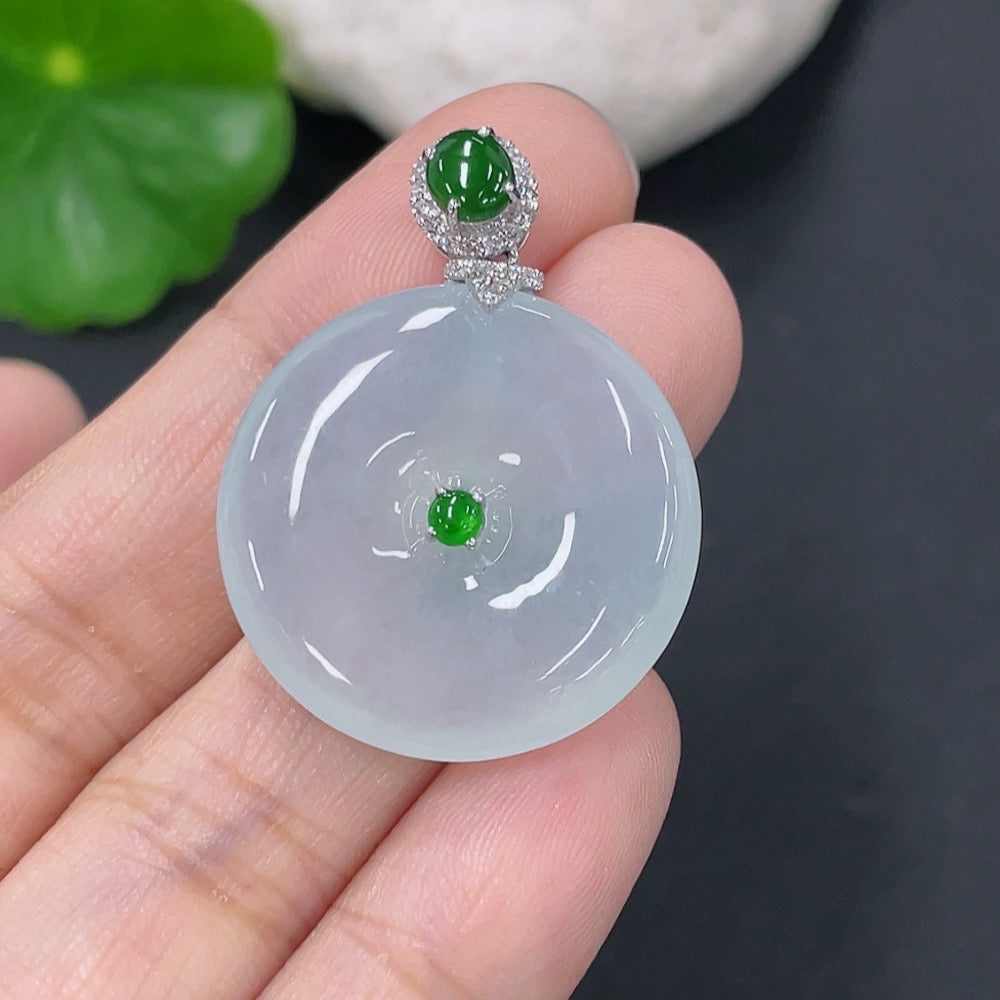 Jadeite Pendant Peace Knot with 18K Gold and Diamond Accents, Total Weight Approximately 6.3g