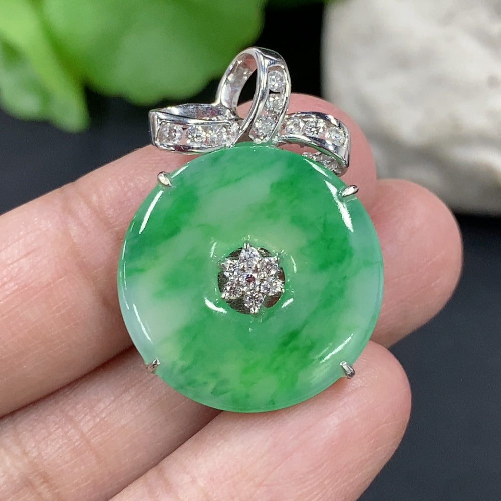 Jadeite Peace Knot pendant in 18k gold with diamond accents, HKHQ necklace featuring an elegant, inlaid design.