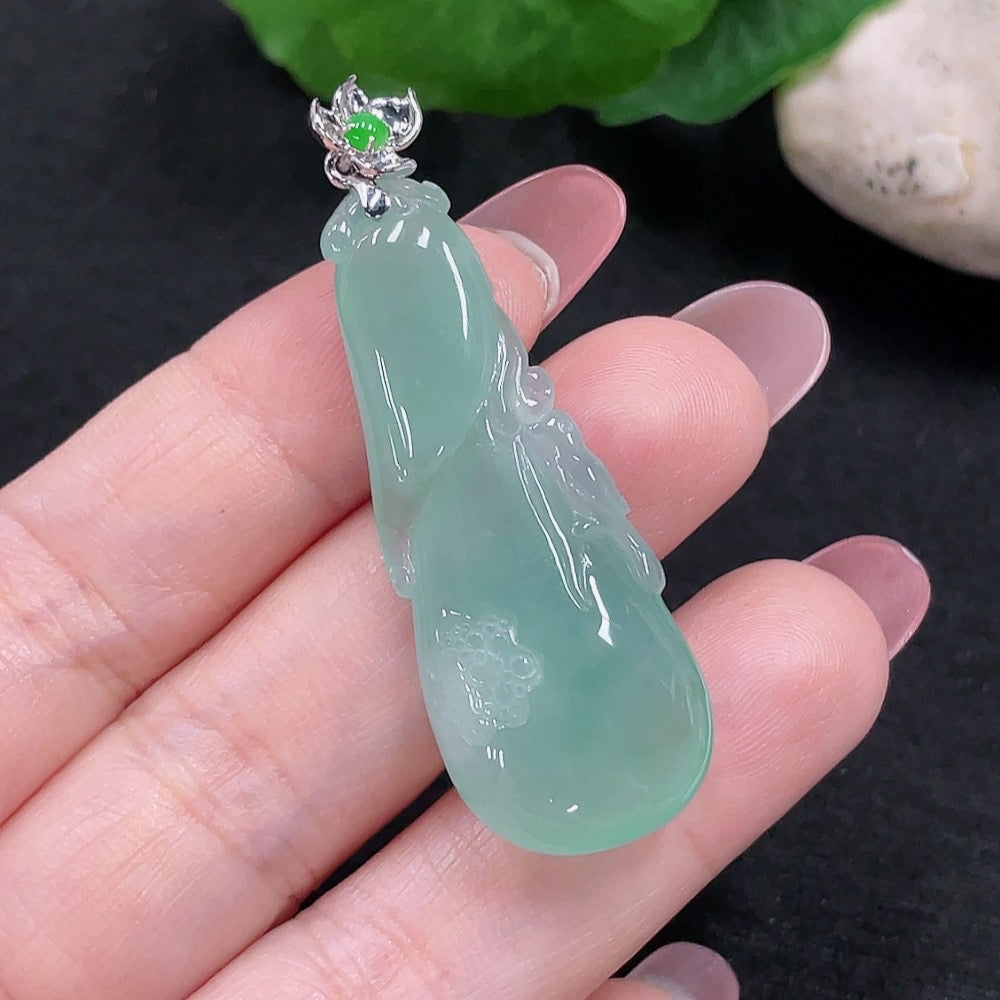 Jadeite Pendant 18K Gold Total Weight Approx. 9g