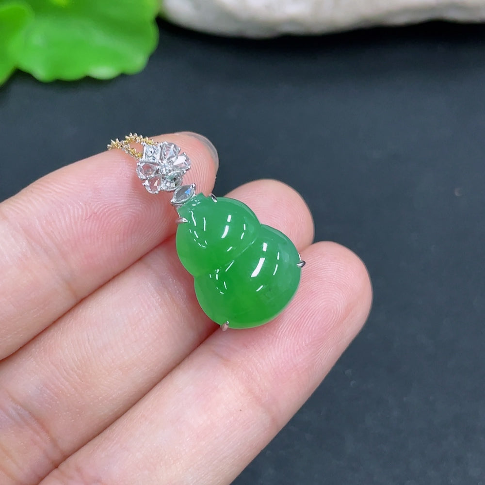 Jadeite gourd pendant with 18k gold inlay and diamond accents, featuring a chain, weight approx. 6.26g, by HKHQ.