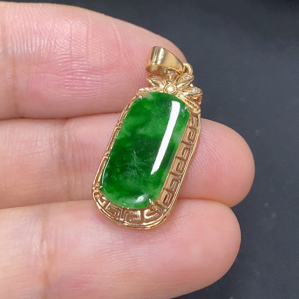 Jadeite inlaid pendant 18K gold total weight approx. 1.6g (with diamond accents)
