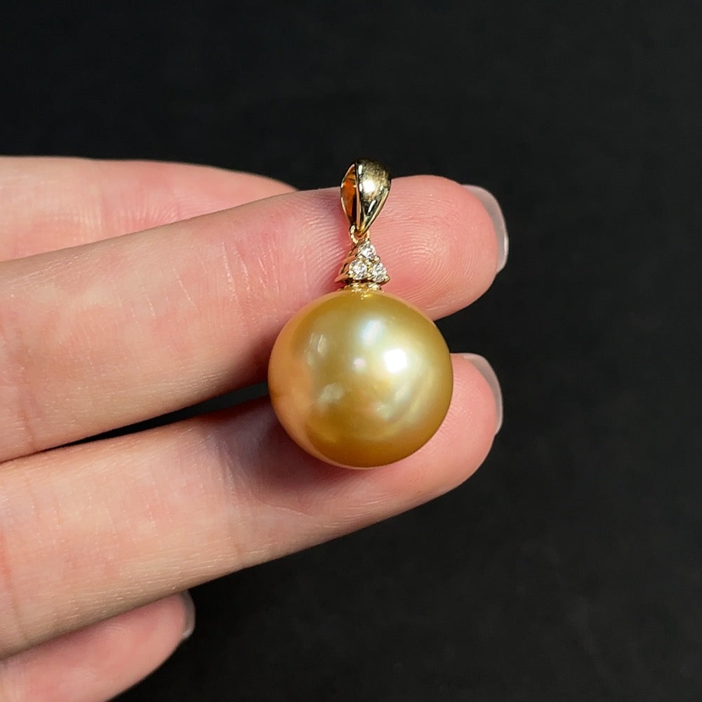 Seawater Pearl Pendant with 18K Gold, Approximately 14.8mm, Color Origin Undetermined, Accented with Diamonds