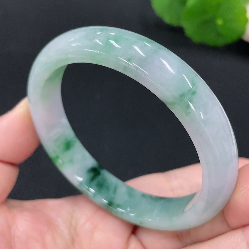 Huiliu HQ certified jadeite round bangle showcasing a smooth, polished green jade bracelet with a glossy finish.