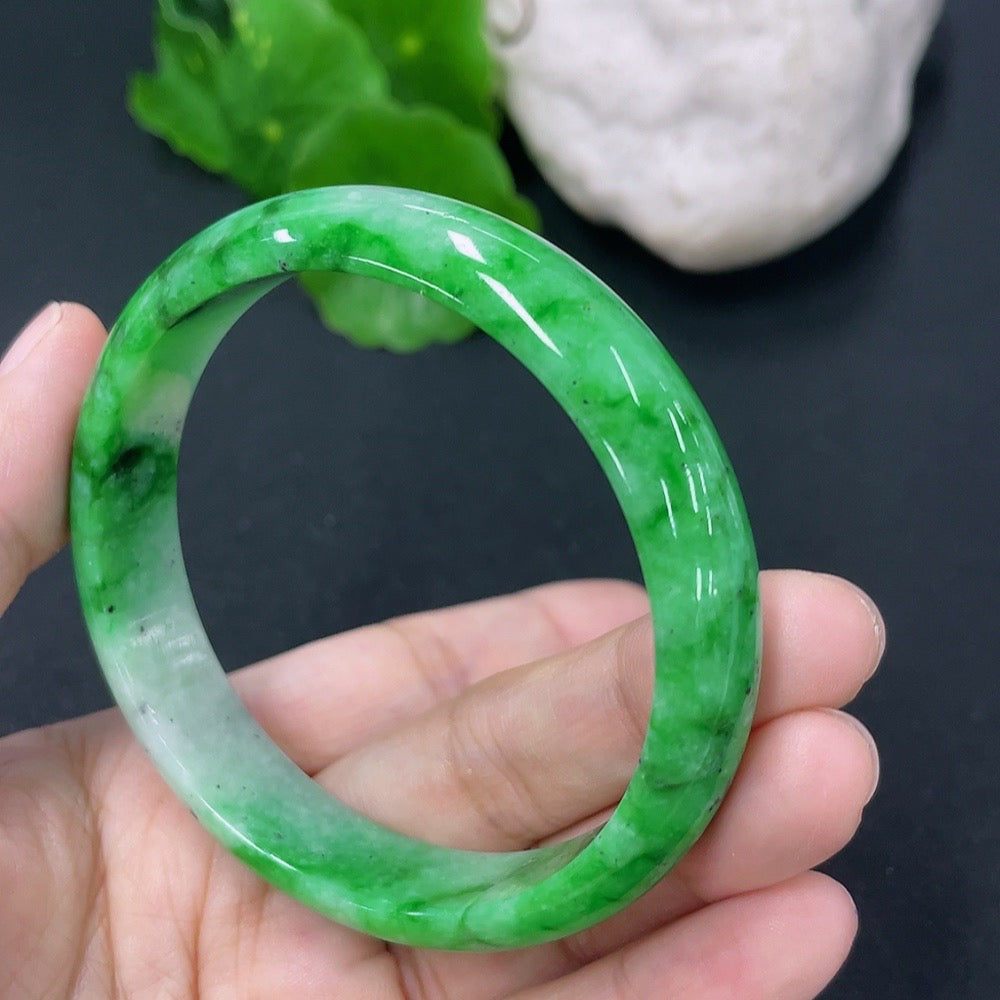 Jadeite round bracelet with mineral components, size 55.5mm, weighing approximately 37.5g, featuring smooth, polished jadeite beads.