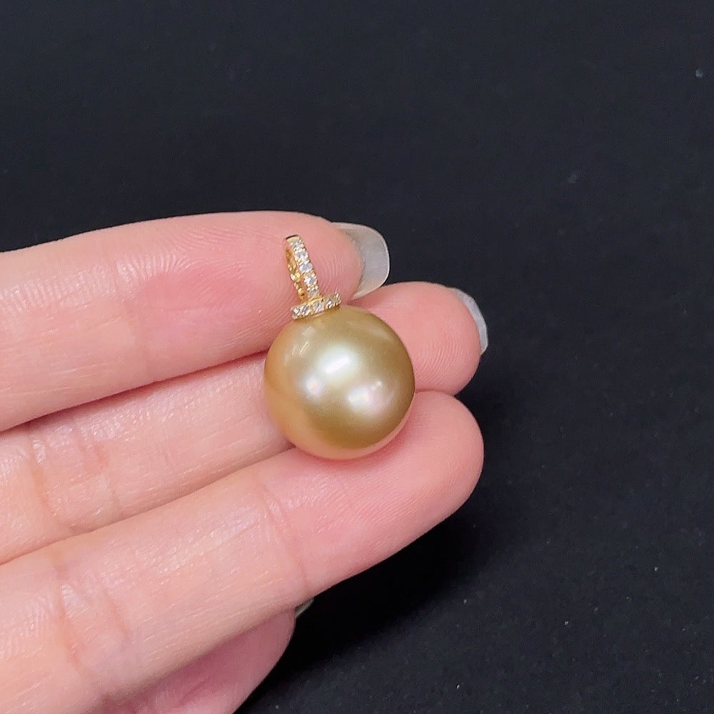 Saltwater Pearl Pendant with 18K Gold, Accented with Diamonds