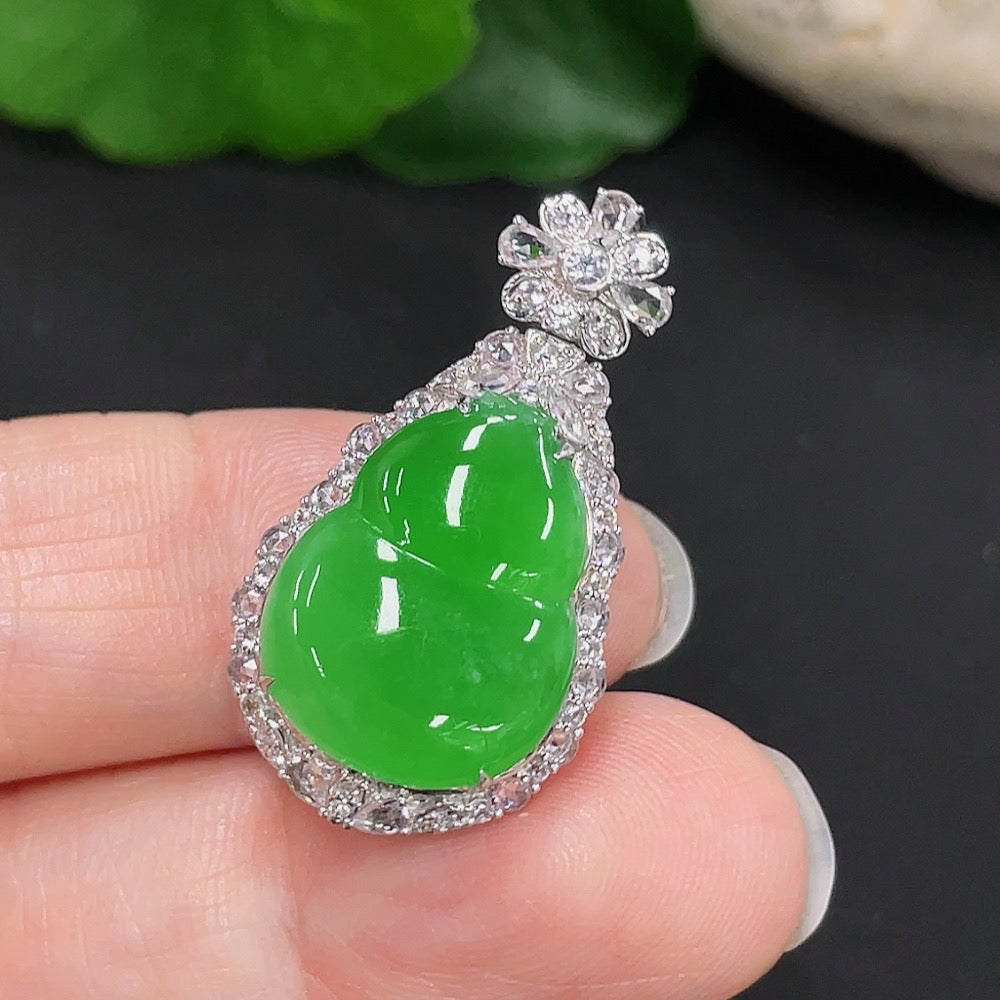 Jadeite Inlaid Gourd Pendant 18k Non-Diamond Total Weight Approx. 5.38g