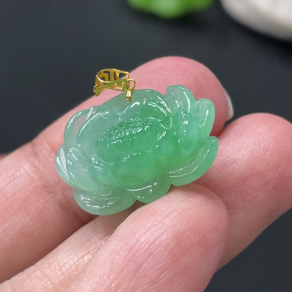 Jadeite lotus pendant with 18k gold clasp, weighs approximately 3.38g, from HUILIU HQ, detailed close-up of the jade jewelry.