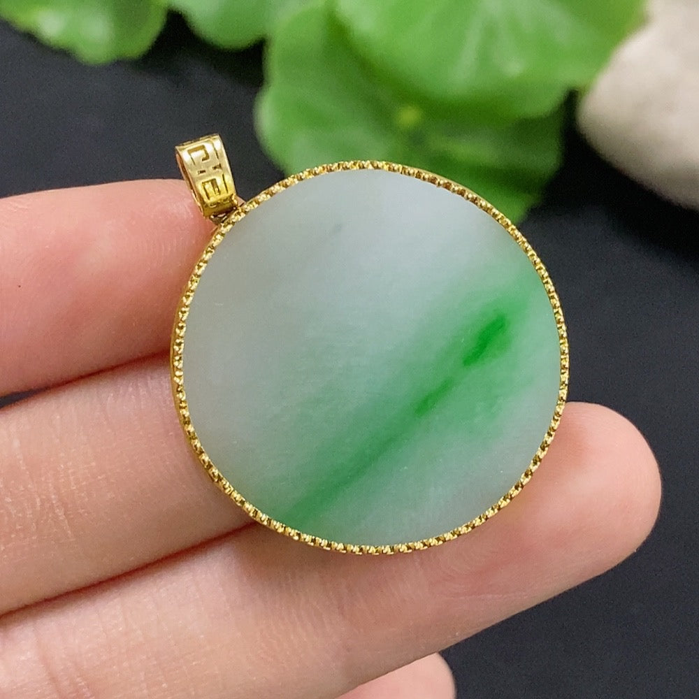 Jadeite Plain Pendant Pendant in 18k Gold
