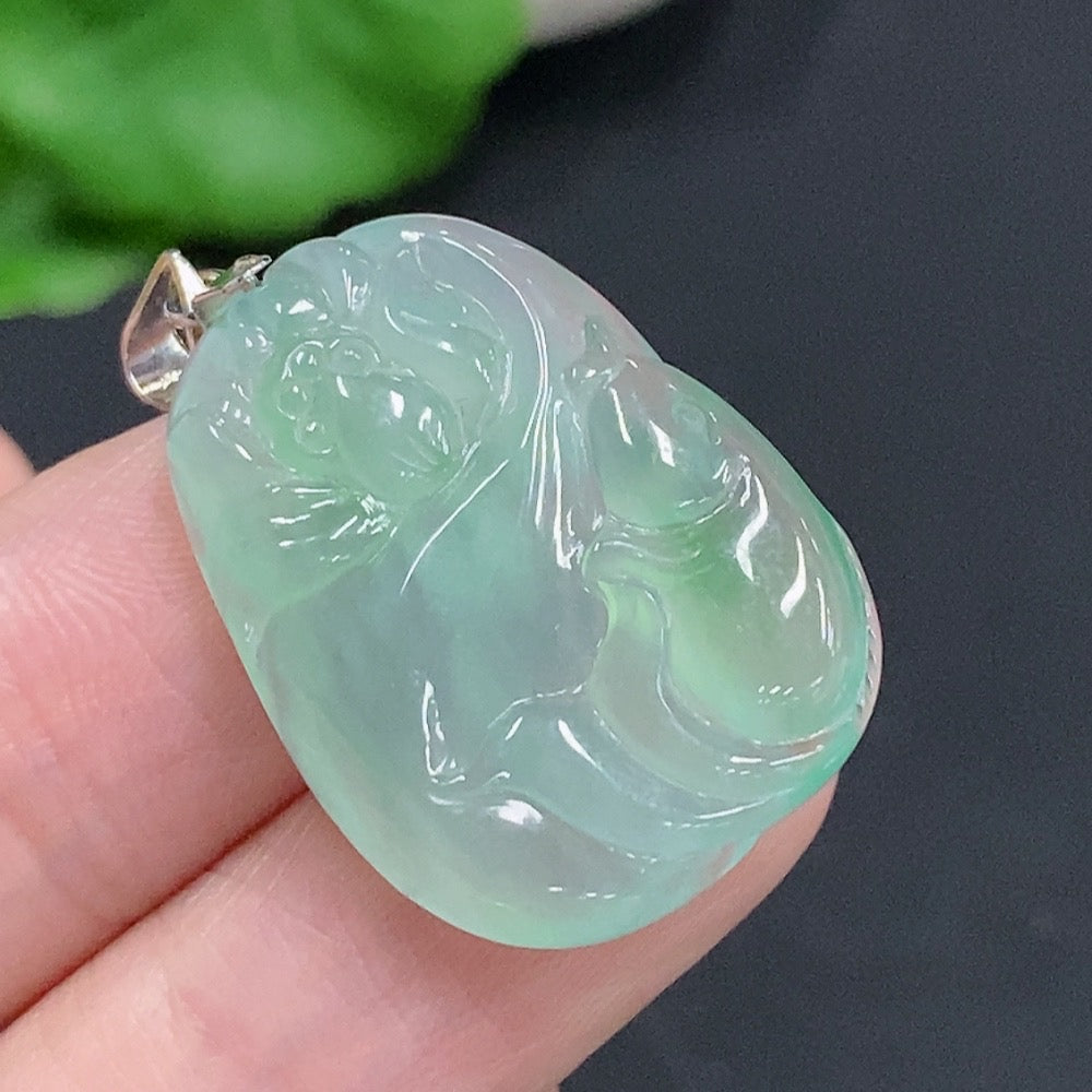 Jadeite Year-after-Year Abundance Pendant with 18K Gold Clasp, Total Weight Approximately 4.8 Grams