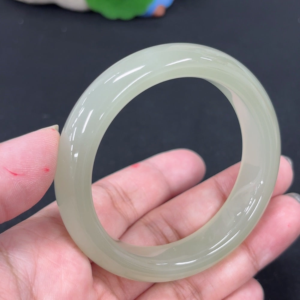 HKHQ Hetian Jade round bracelet, 50.4cm, weighing approximately 48.4g, showcasing smooth, polished jade beads.