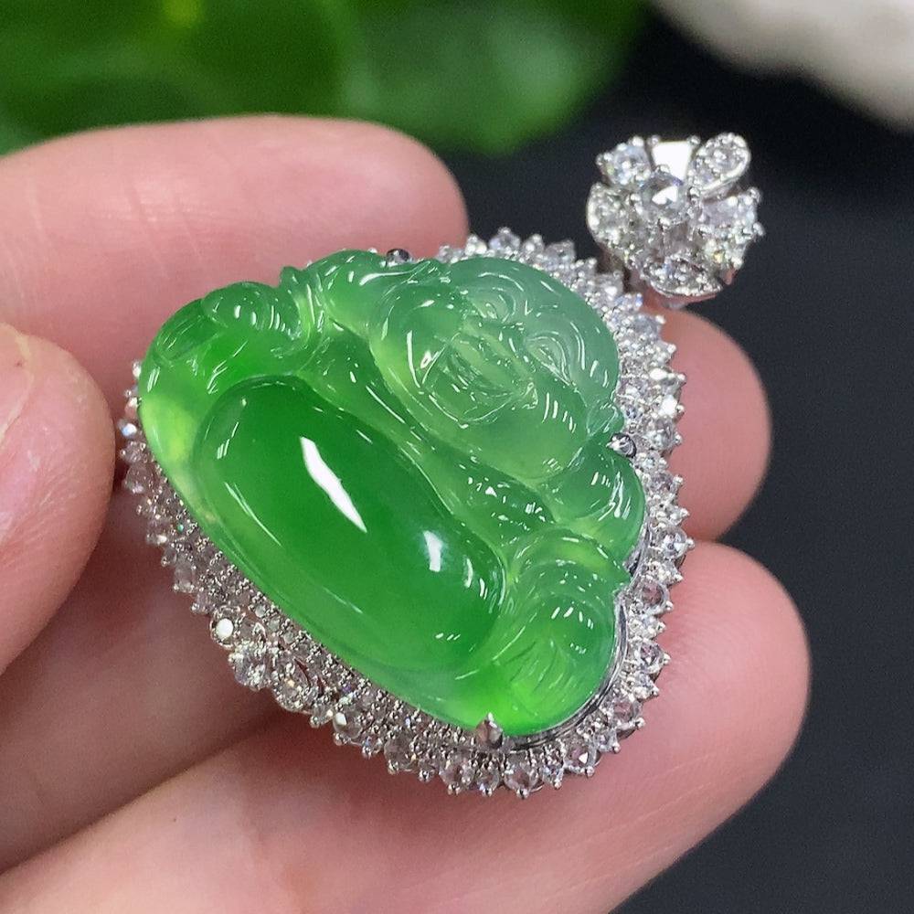 Jadeite Buddha pendant with 18K gold setting, accented with diamonds, weighs approximately 7.2g, by HUILIU HQ.