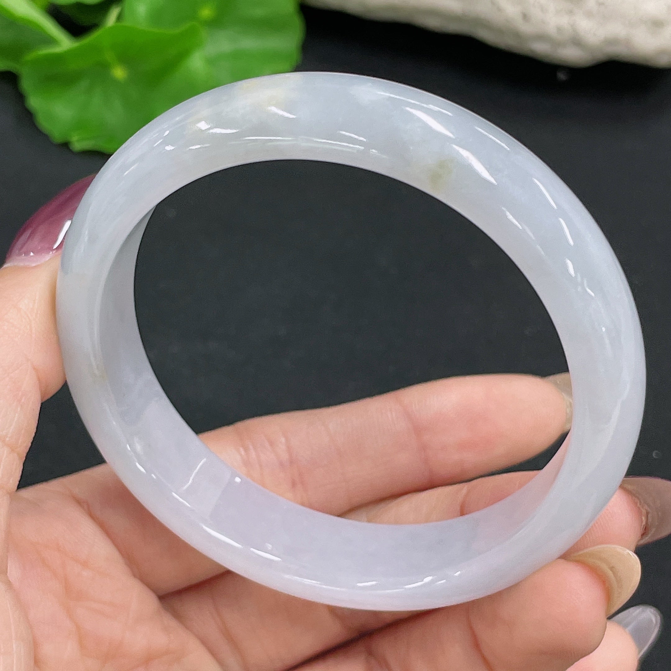 Huiliu certified jadeite round bangle with smooth, polished surface, showcasing vibrant green color and traditional craftsmanship.