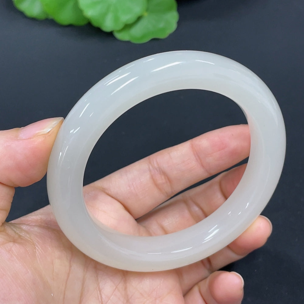 Hetian jade round bracelet with size 57.6 and weight 63.3g, featuring smooth, polished jade beads from HKHQ.