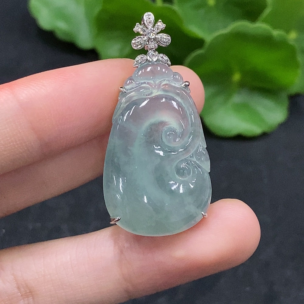 Colgante Ruyi de jadeíta con oro de 18K peso total aprox. 6.3g (con incrustación de diamantes)