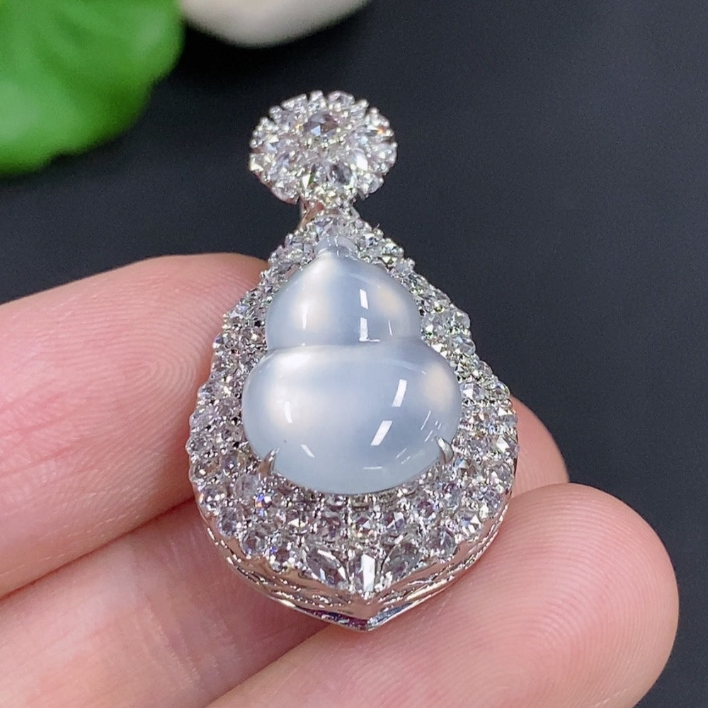Jadeite gourd pendant with inlaid design, 18k gold, diamond accents, on a necklace chain. HKHQ jewelry, approx. 7.2g.