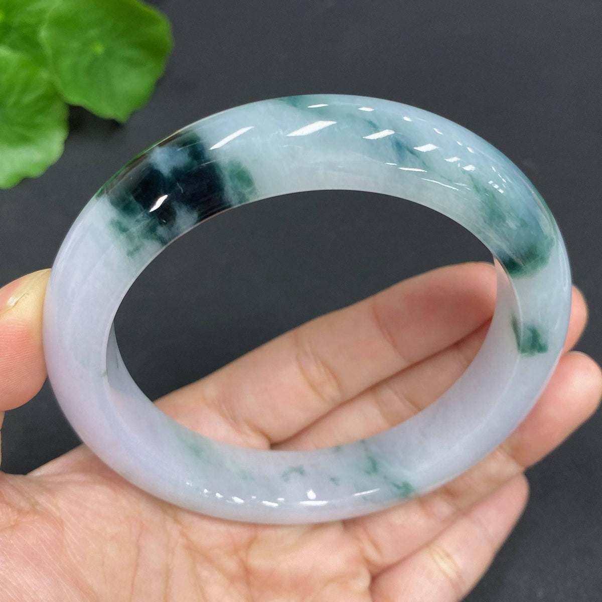 HUILIU HQ jadeite round bangle, size 61.7, weighing 79.687g, with smooth polished surface and rich green color.