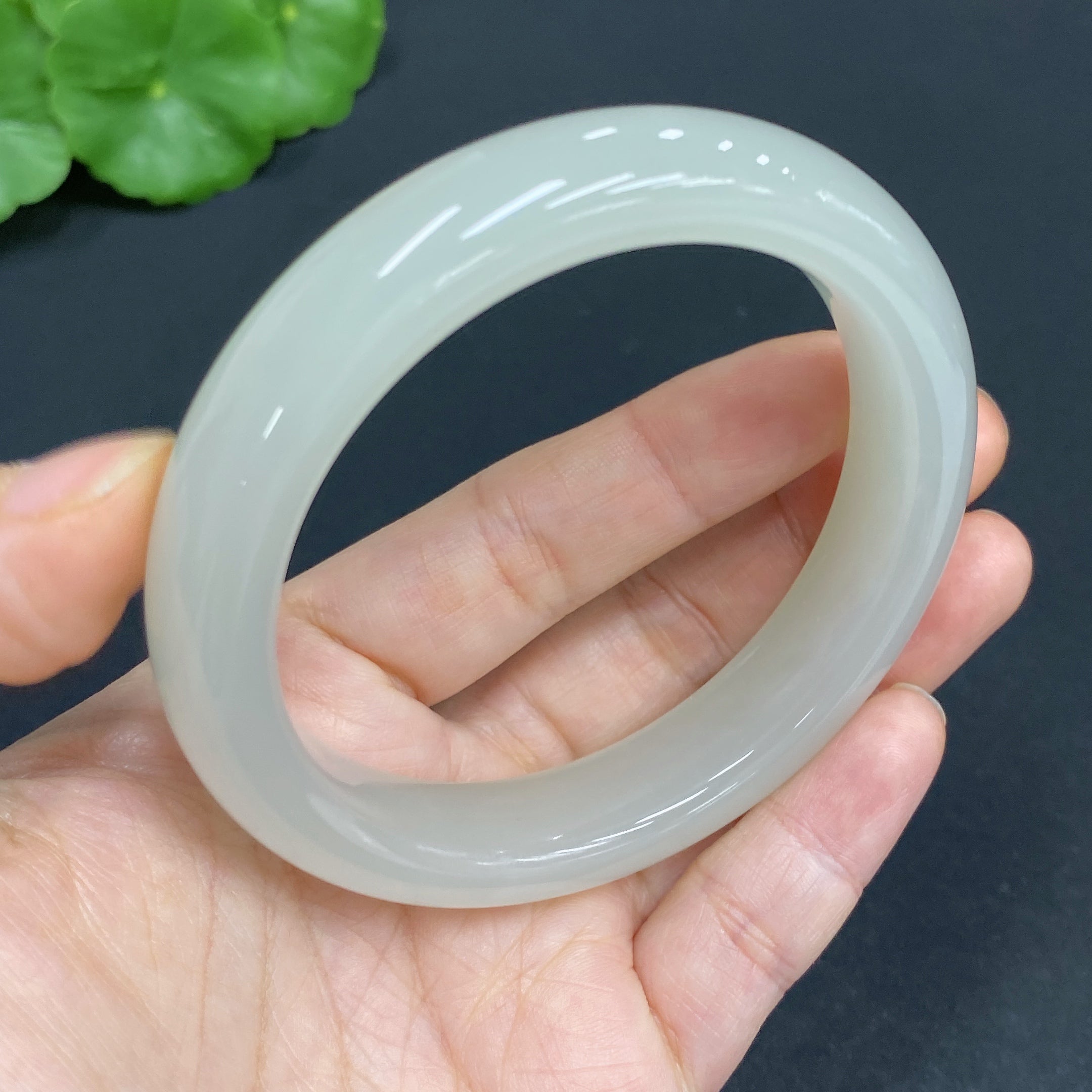 Hetian Jade Round Bracelet (Size 58.5, Total Weight Approx. 62g)
