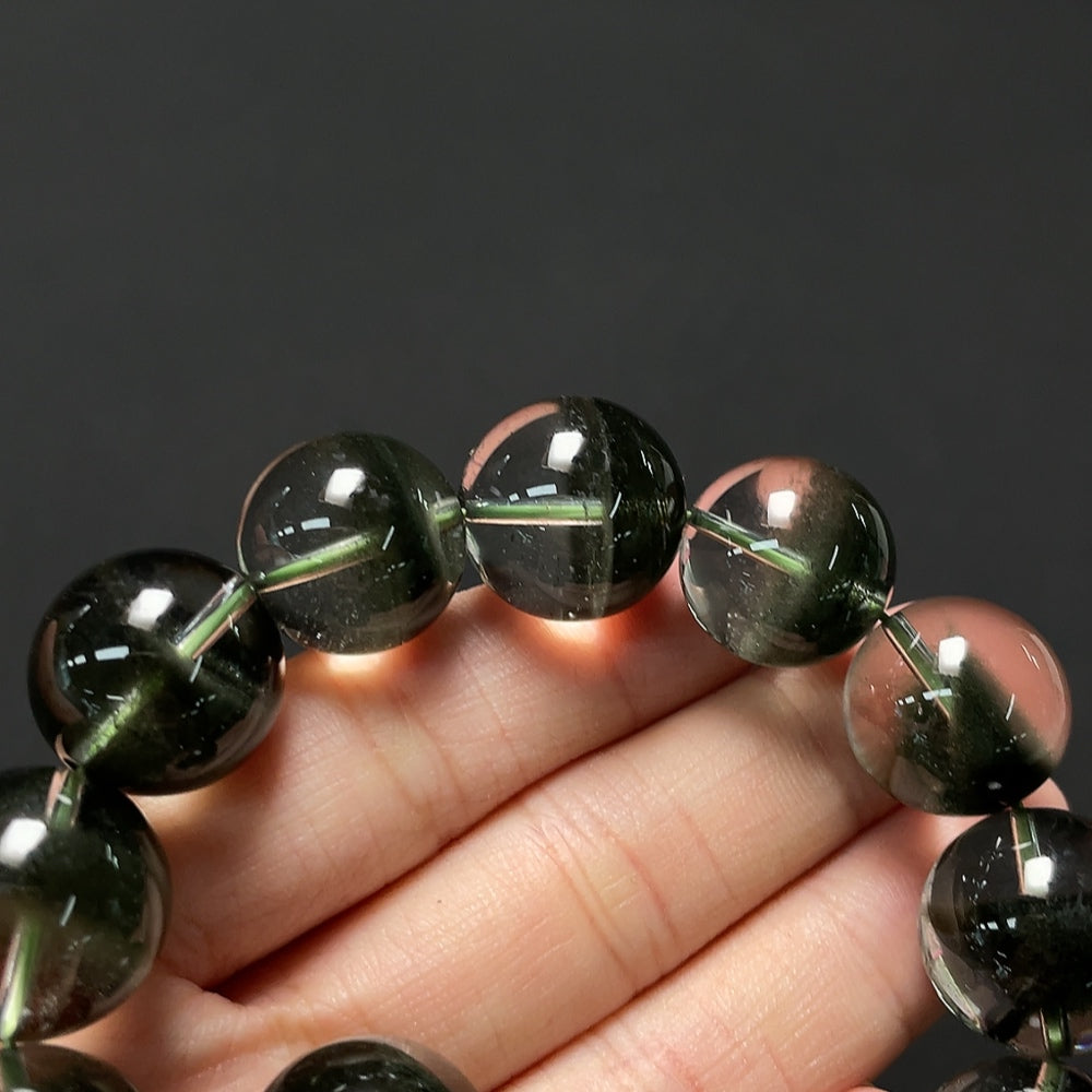 HKHQ gemstone crystal bracelet and loose beads, approx. 70.68g, featuring sparkling gemstones and natural stone beads.