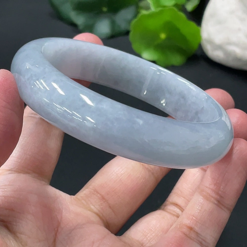 HKHQ Jadeite round bangle, certified jade jewelry with smooth, polished surface and elegant design.