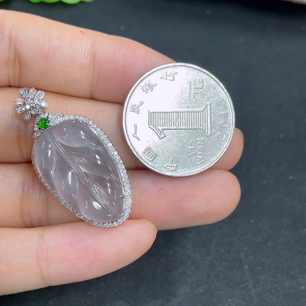 Jadeite Pendant Leaf 18k with Diamond Accent Total Weight Approx.4.9g