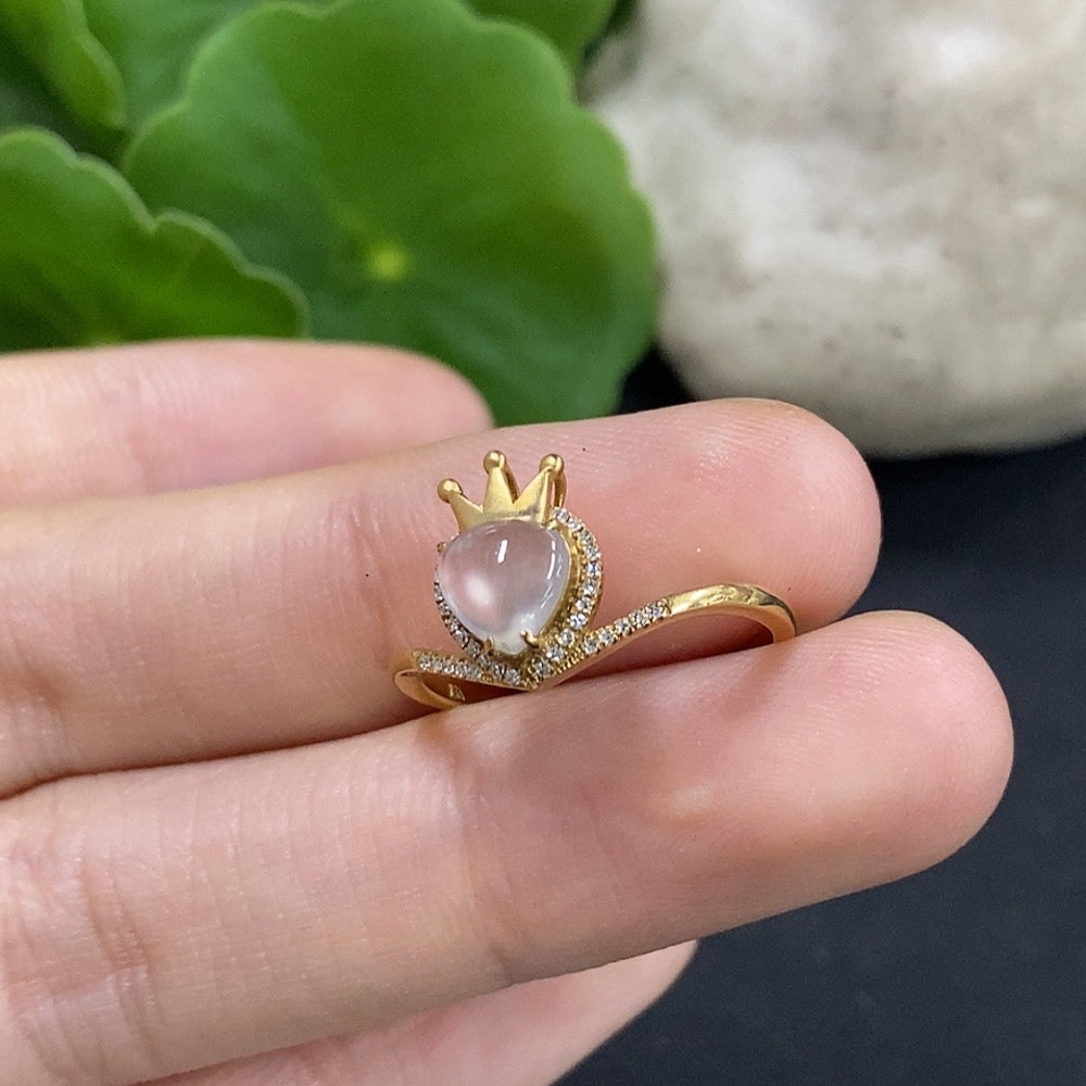 Anillo de jadeíta con oro 18K y acentos de diamante, talla 13, peso total aprox. 2.3g