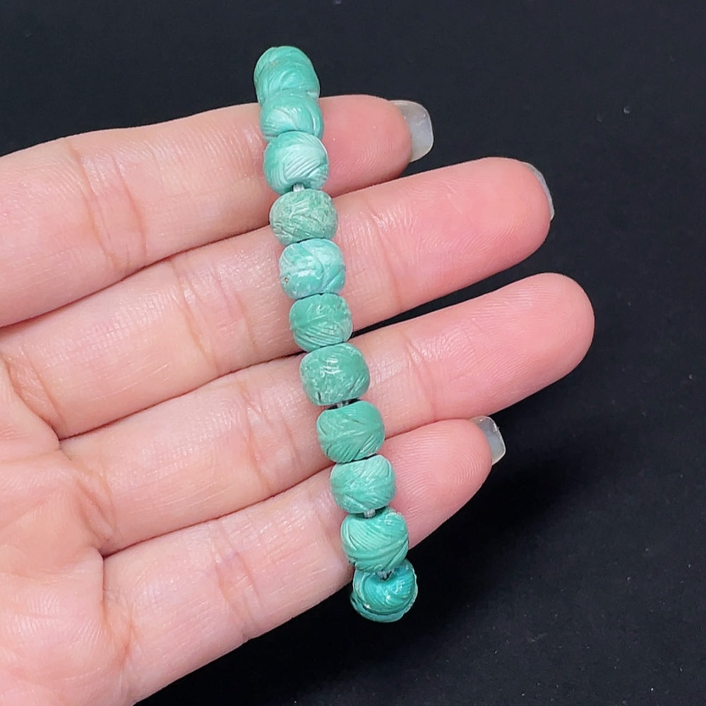 HKHQ turquoise gemstone bracelet with small metal links, approximately 7.4mm, weighing 11.29g, featuring vibrant, undetermined color origin.