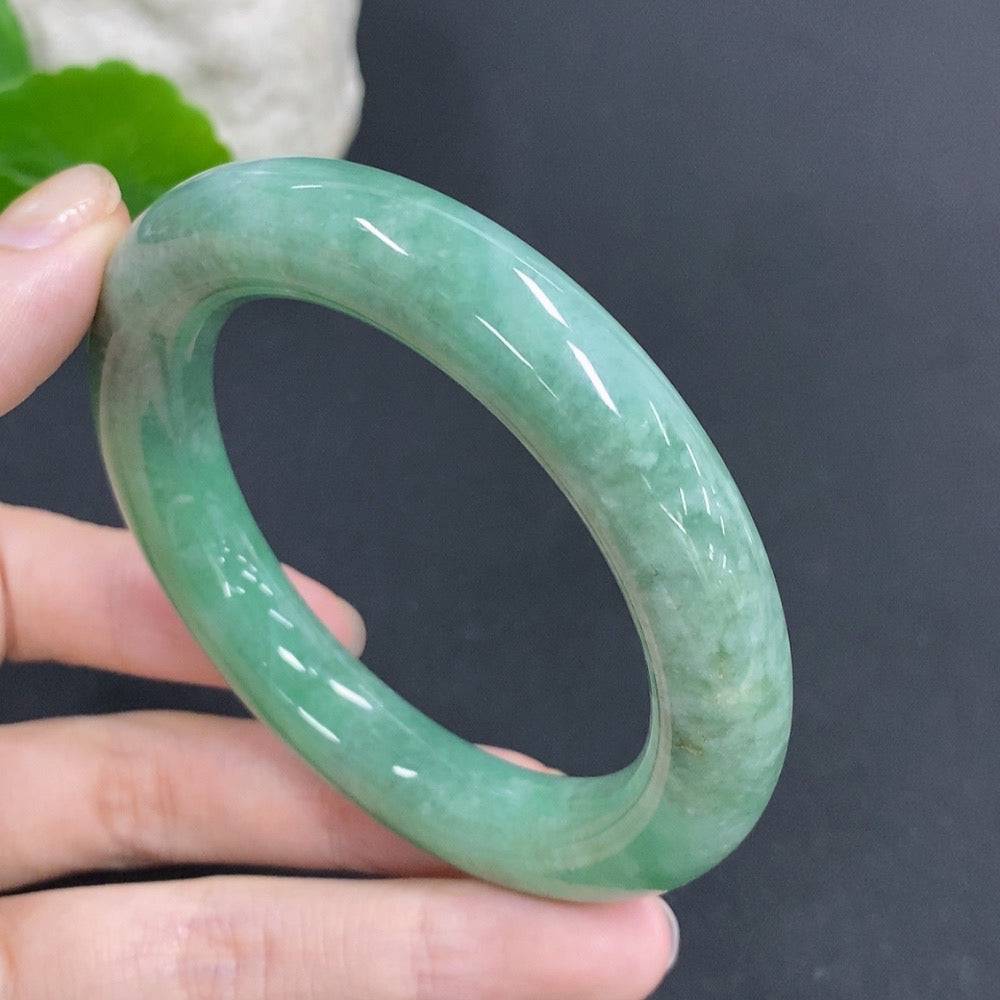 Huiliu certified jadeite round bangle with smooth, polished surface showcasing elegant jade jewelry for women.