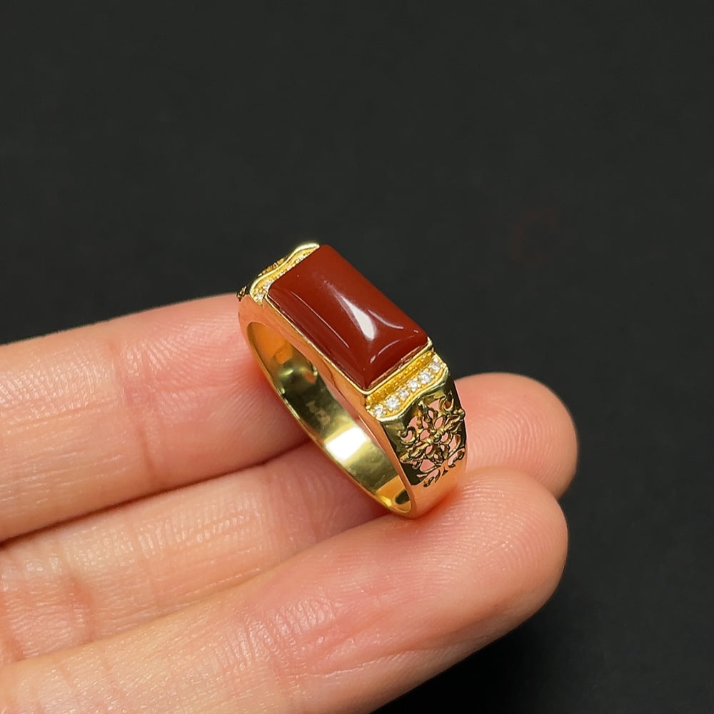 18K gold agate ring by HKHQ featuring a polished agate stone and elegant band design.