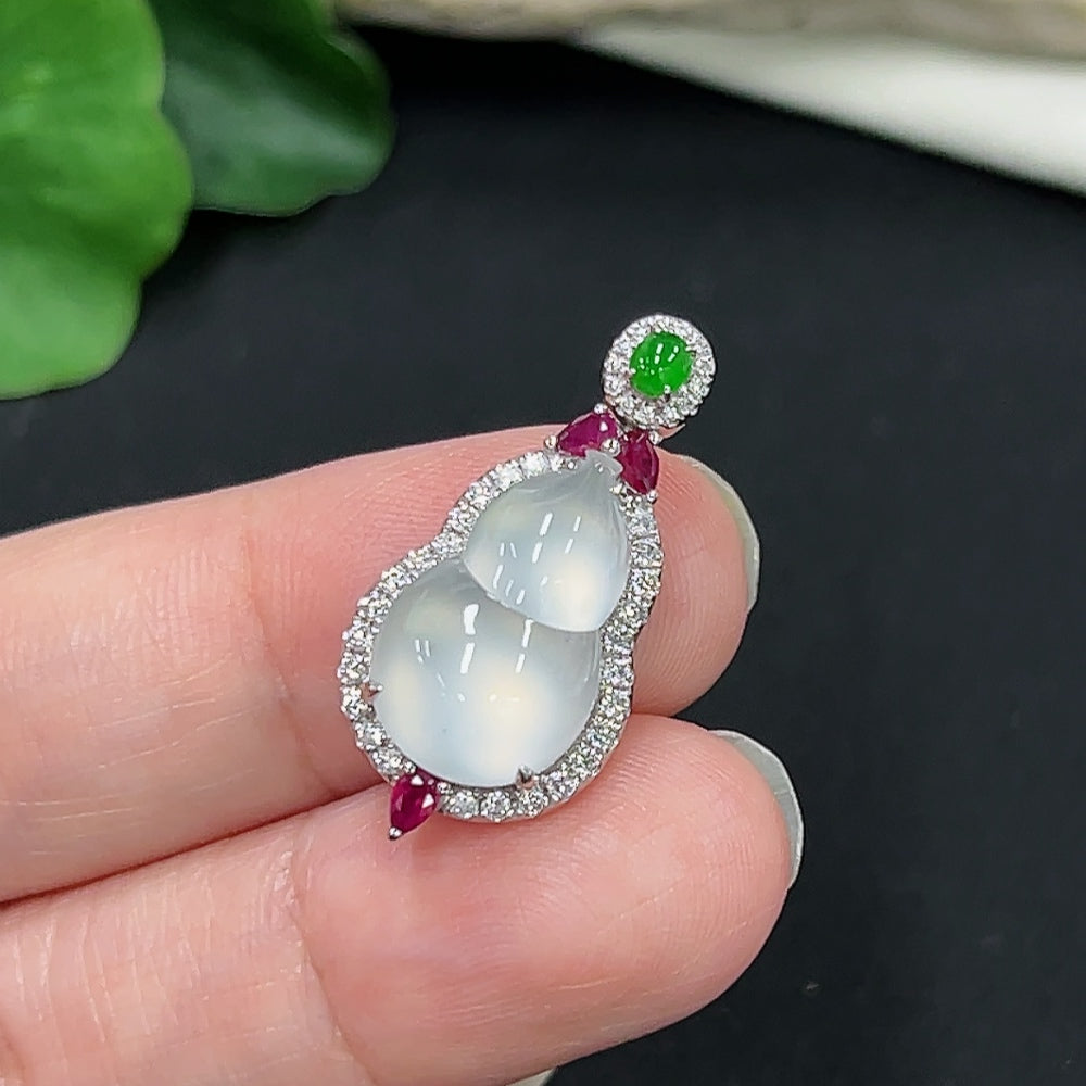 Jadeite Gourd Pendant 18K Gold (Set with Colorless Diamonds)