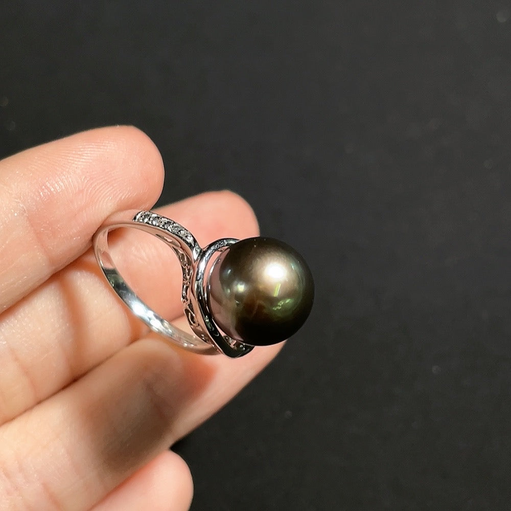 HKHQ seawater pearl ring with diamond accents, 18k gold, 10.8mm pearl, size 16, elegant jewelry with intricate design.