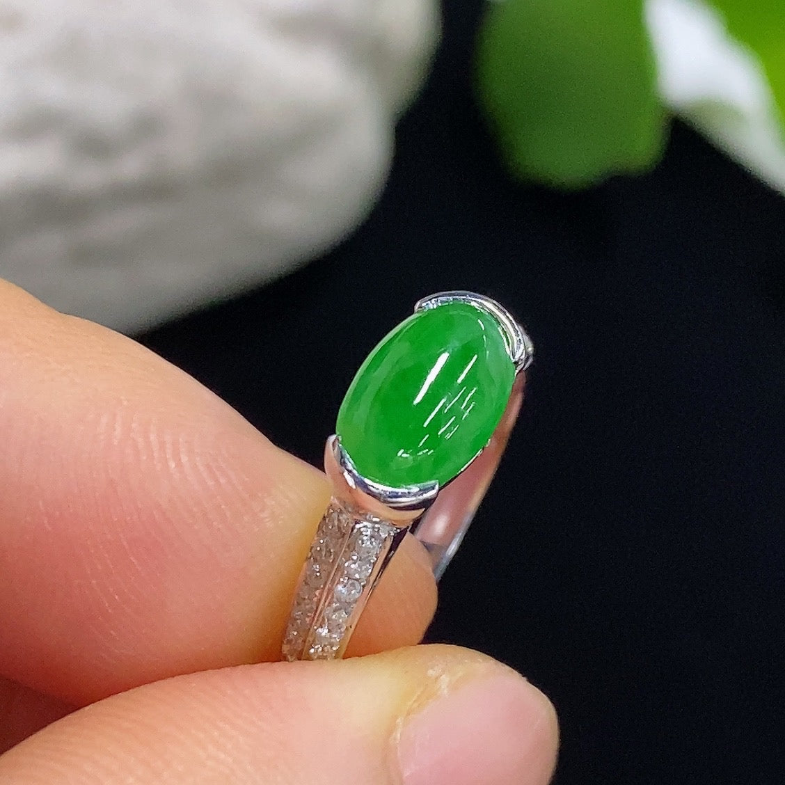 Jadeite Cabochon Inlaid Ring 18K with Diamond Accents