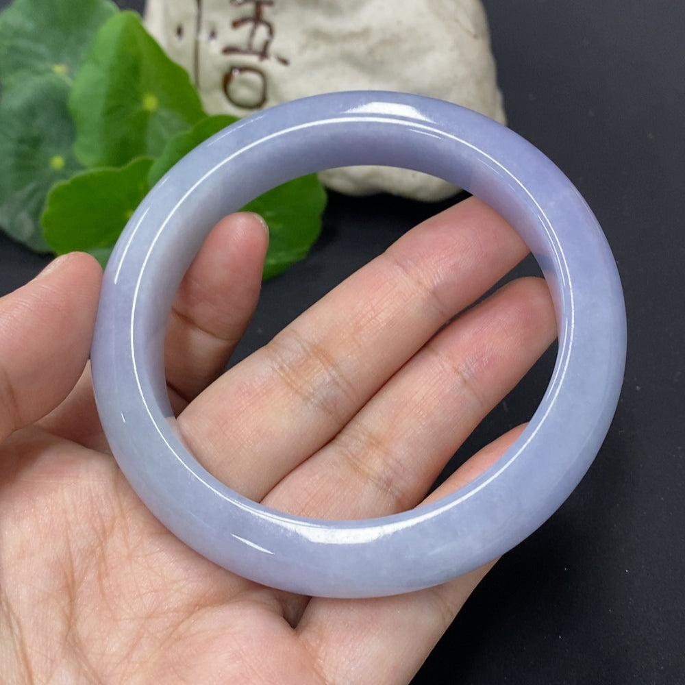 HKHQ jadeite round bangle, size 60.8, weighing approx. 77.3g, featuring smooth, polished jadeite surface and traditional craftsmanship.