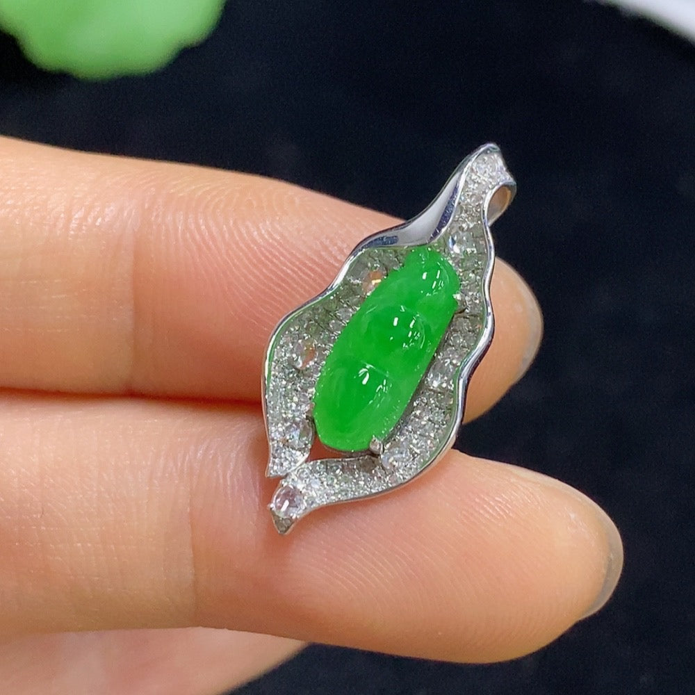 Jadeite Blessed Bean Pendant with 18K Gold and Diamond Accents, Total Weight Approximately 2.55g