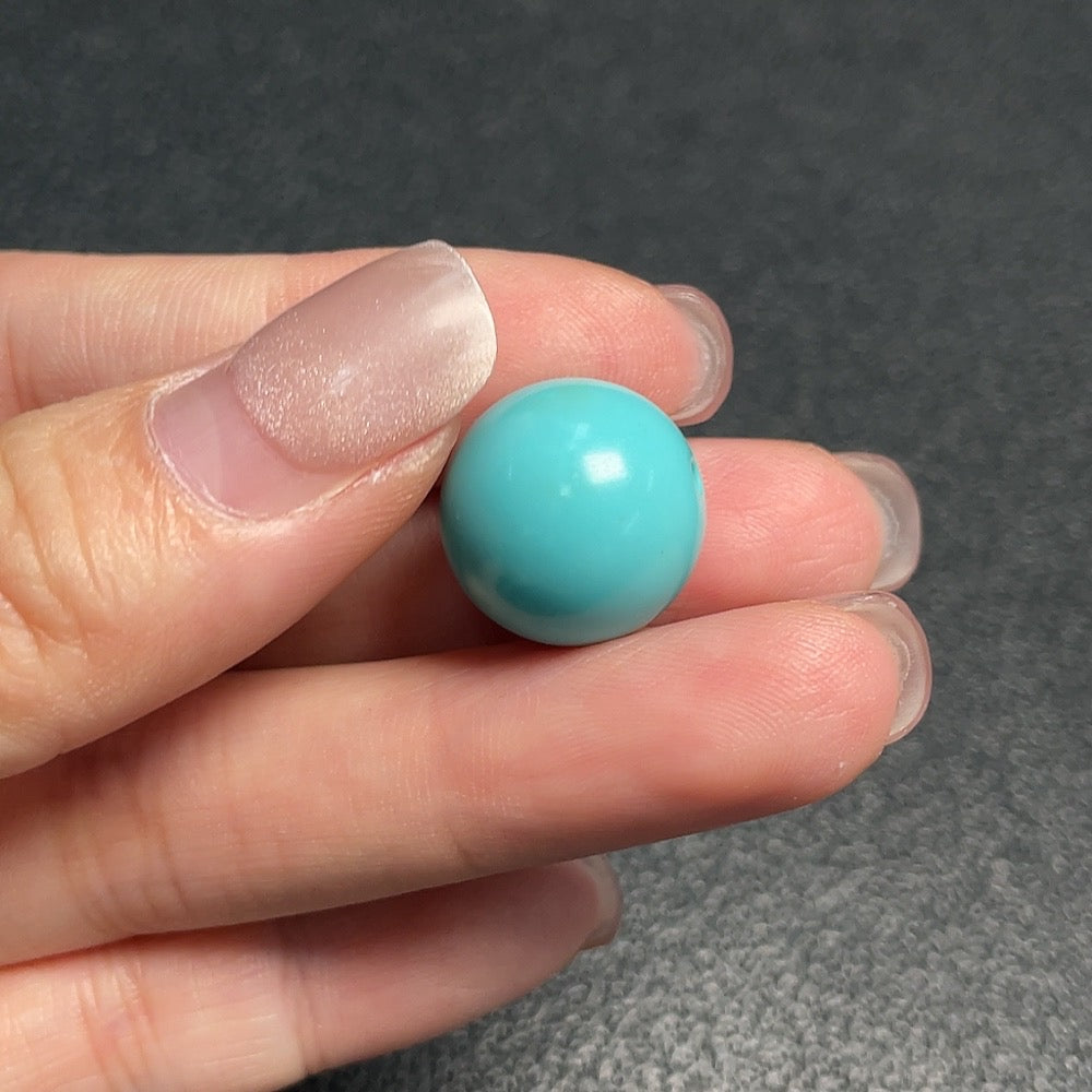 Turquoise gemstone pendant weighing 4.2g, approximately 15.5mm in size, from HUILIU HQ featuring vibrant blue-green color.