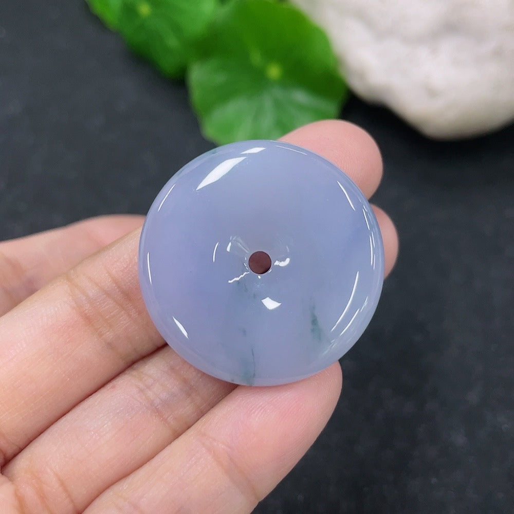 Jadeite pendant featuring a Peace Knot design, crafted from jade with an approximate weight of 11.2g, showcasing smooth, polished stone.
