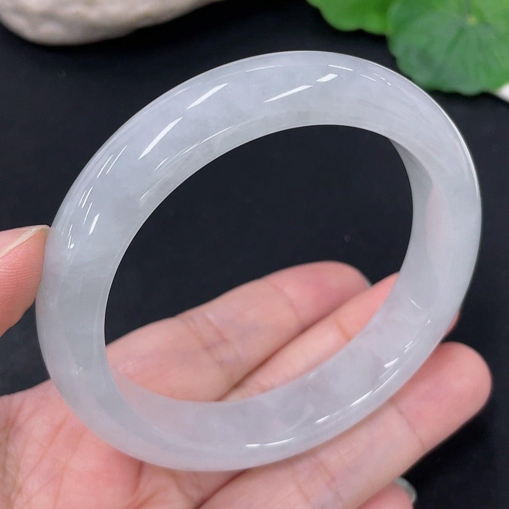Huiliu Certified Jadeite round bangle showcasing smooth, polished green jade with natural variations and a glossy finish.