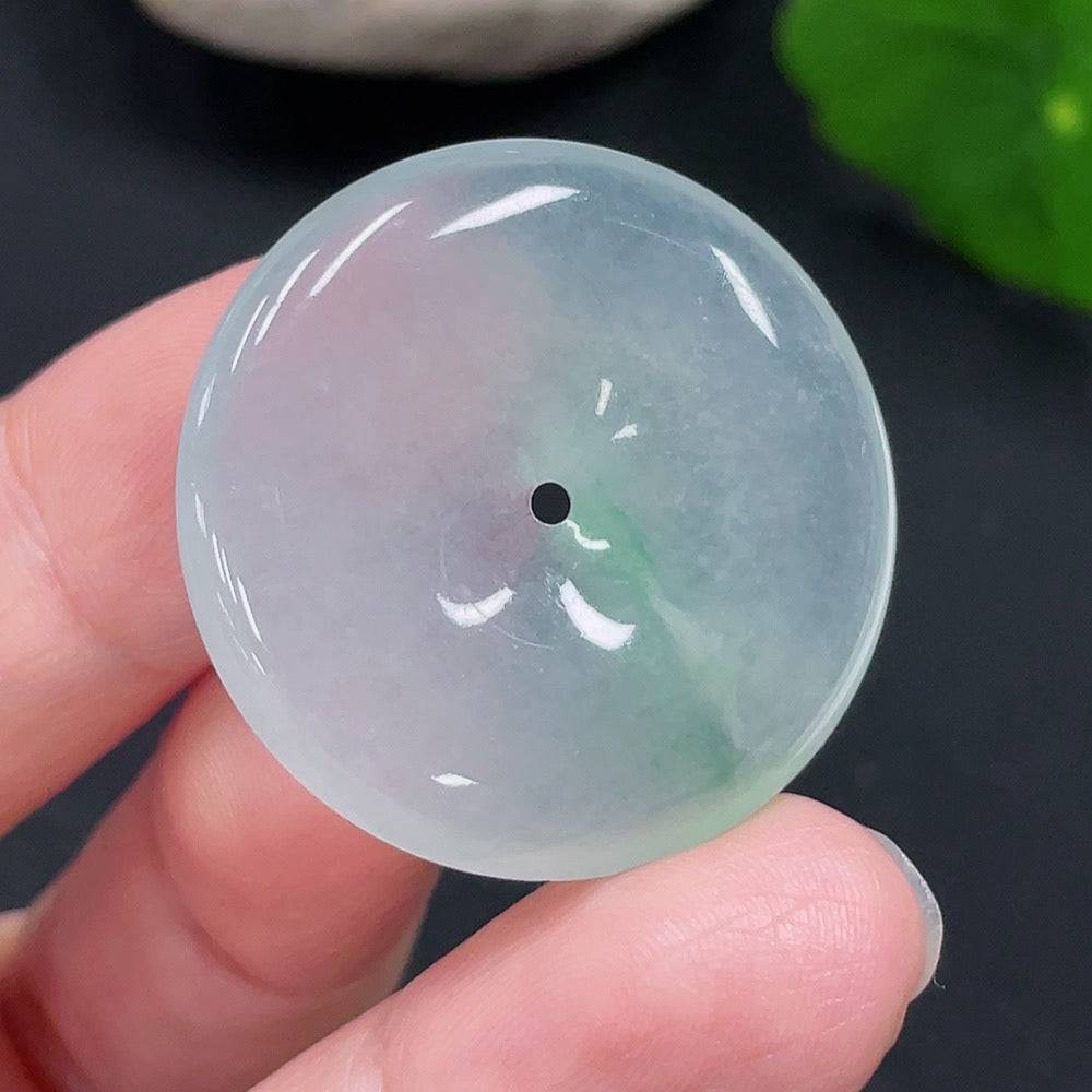 Jadeite Peace Knot pendant from HUILIU HQ, featuring a detailed green jade pendant weighing approximately 9.7g.