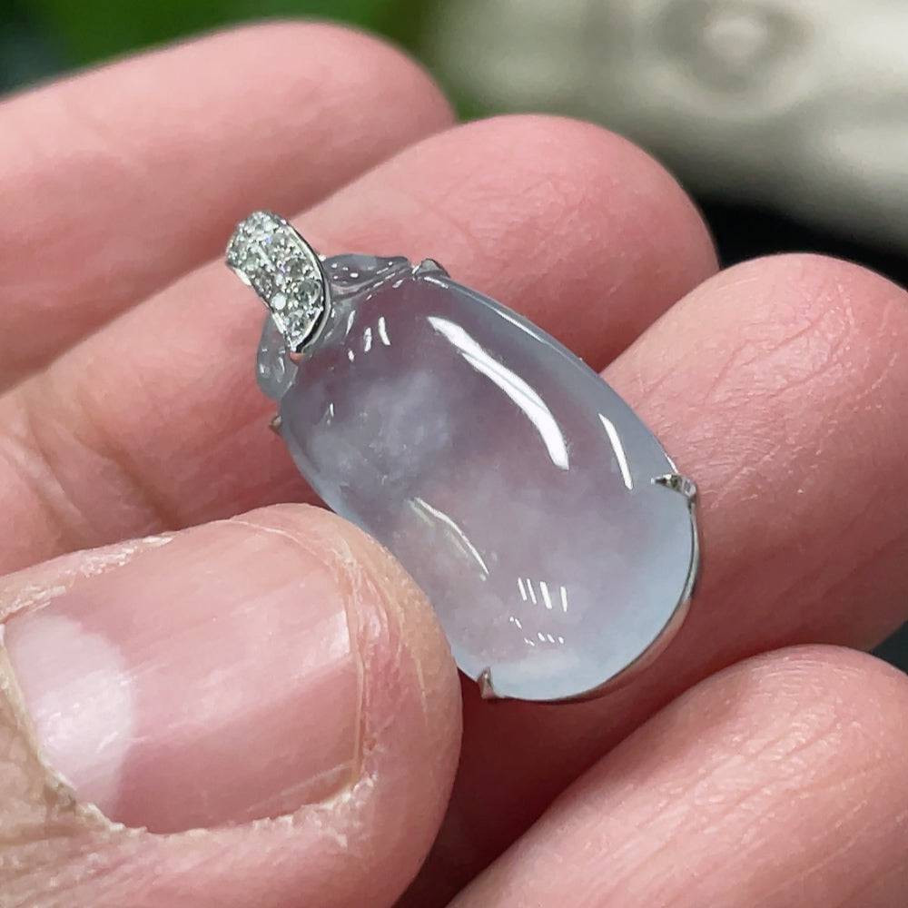 Jadeite auspicious gourd pendant with 18K gold setting and diamond accents, crafted by HUILIU HQ, weighs approximately 2.19g.