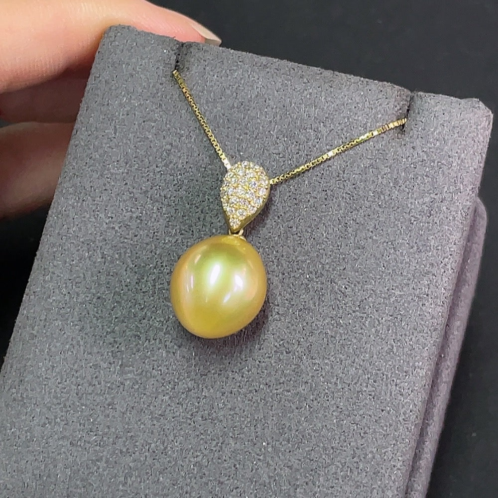Saltwater pearl pendant necklace with 18K gold and diamond accents, featuring a elegant pearl centerpiece and intricate design.