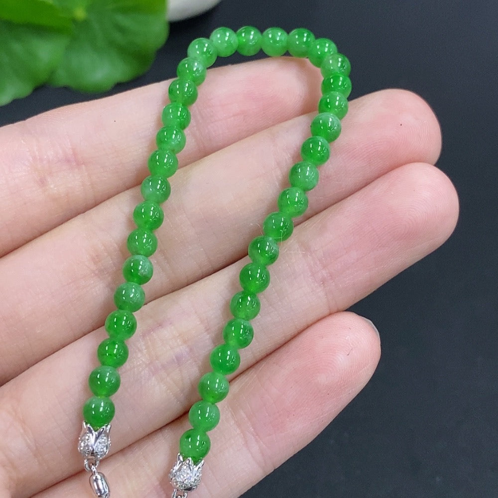 Jadeite single bezel pendant with 18k gold and diamond accents, size 3.9mm, featuring a jade gemstone, by HKHQ.