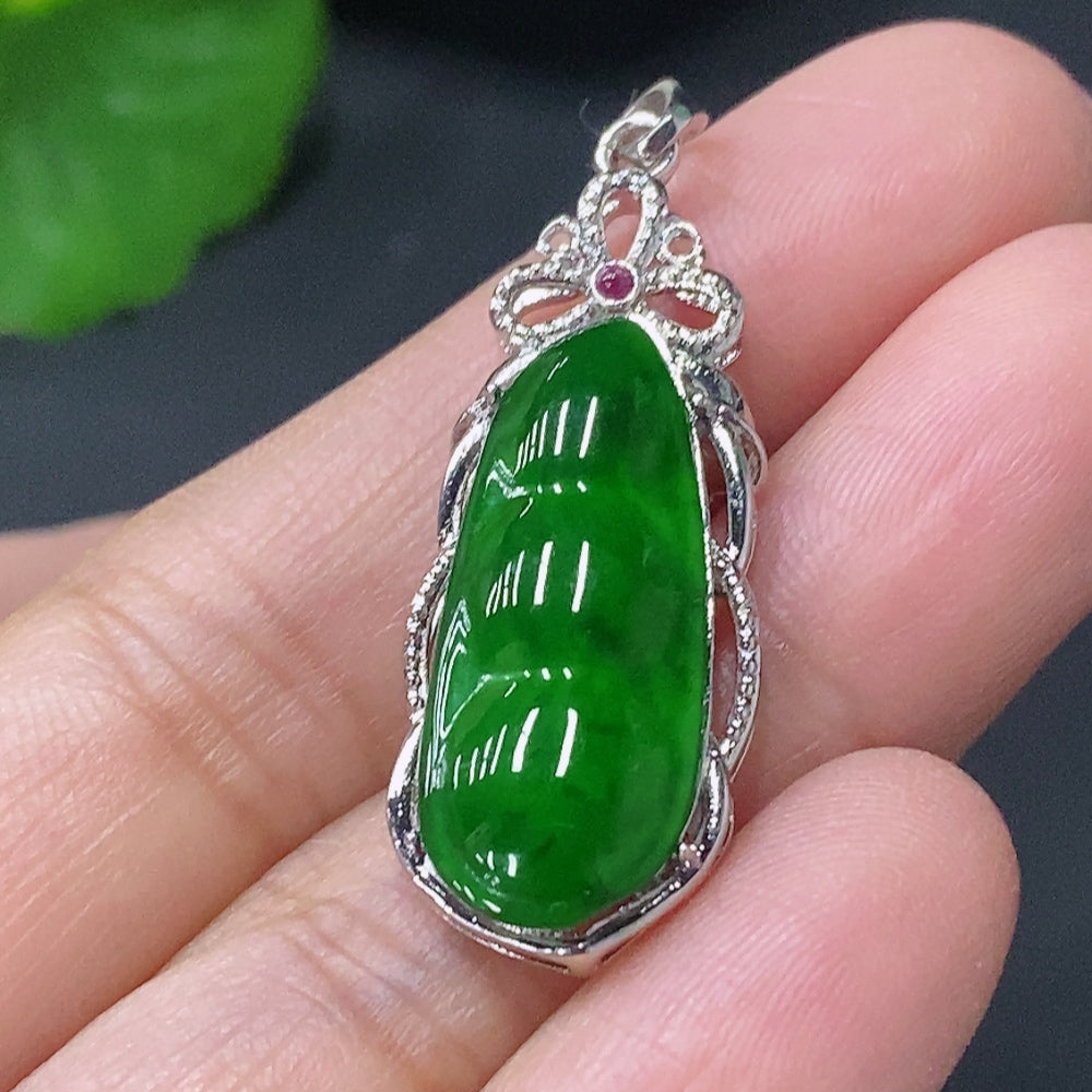 Jadeite Inlaid Lucky Bean Pendant AU44% Total Weight Approx.2.64g