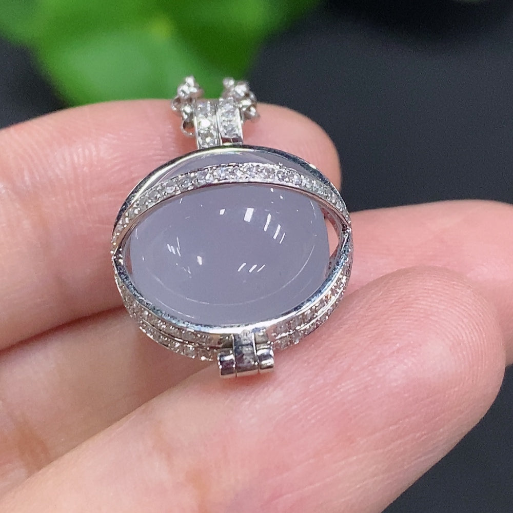 Jadeite Pendant with 18K Gold Setting, Total Weight Including Chain Approximately 10.4g