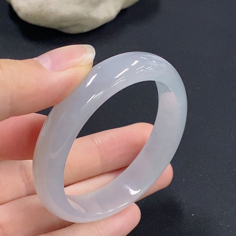 HKHQ jadeite oval bangle in size 51.6 with a polished surface, weighing 31.71g, showcasing smooth, glossy green jadeite craftsmanship.